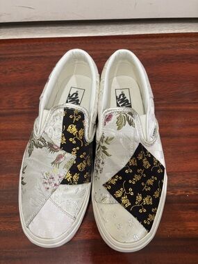 Vans Women’s Slip-On Patchwork Floral Sneakers - White/Black